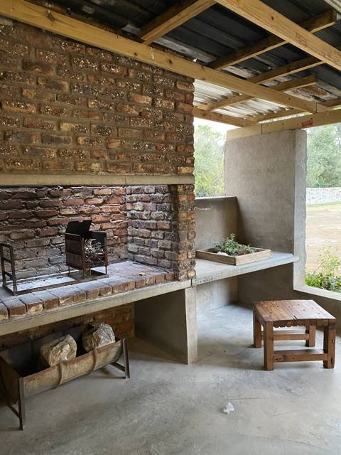 Built-in braai area