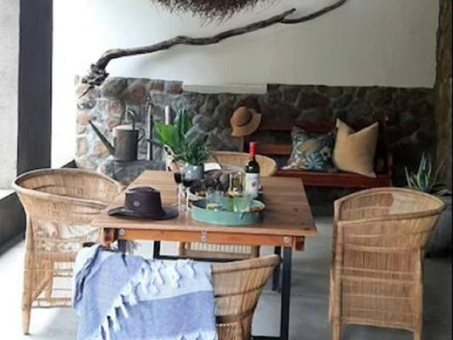 Covered stoep with dining table